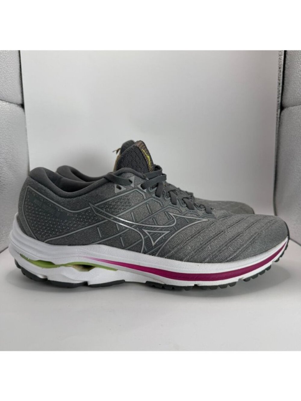 Mizuno Wave Inspire 18 Running Shoes Gray/White Womens Size 10 Cushioned Support